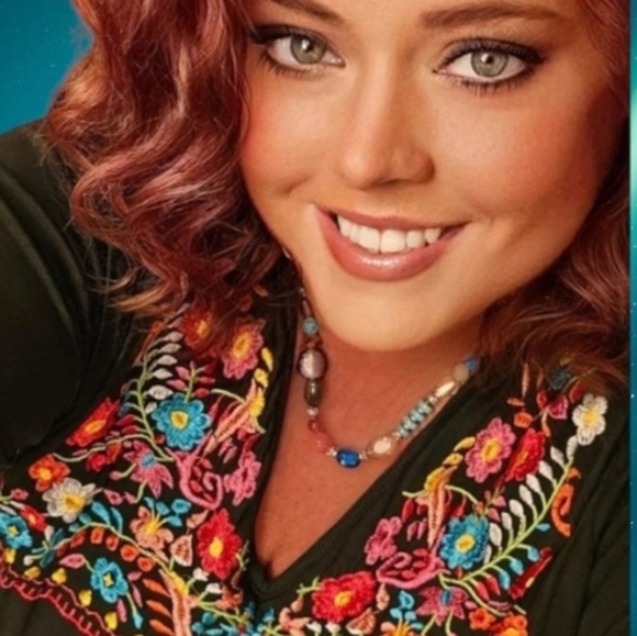 3 piece set. Top, Necklace and Earrings - Picture 6 of 8